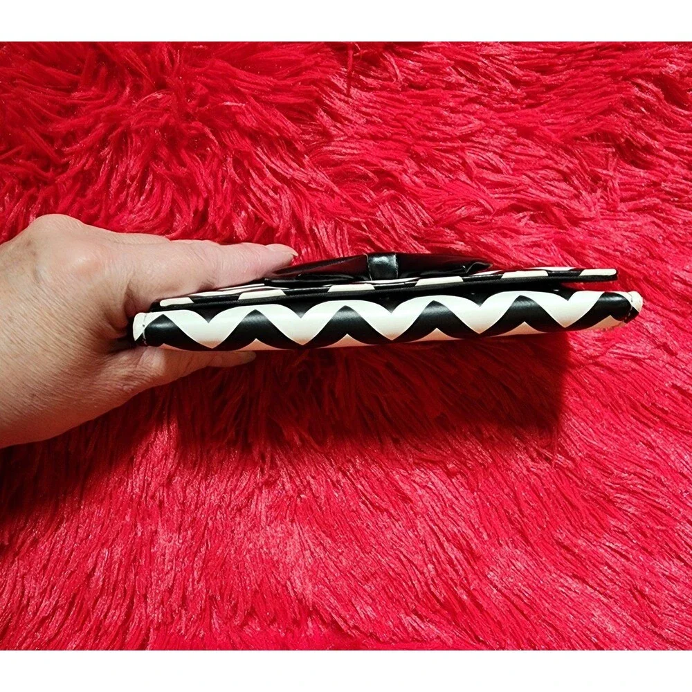 Black and White Wallet in a Beautiful Chevron Pattern with a Black Accent Bow